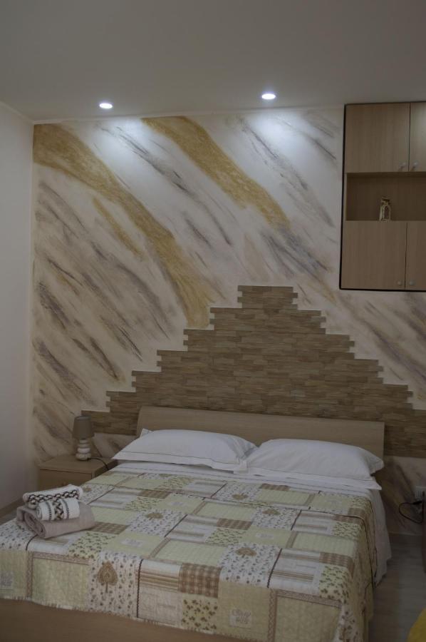 Bed And Breakfast La Volpe Rossa Regalbuto 外观 照片
